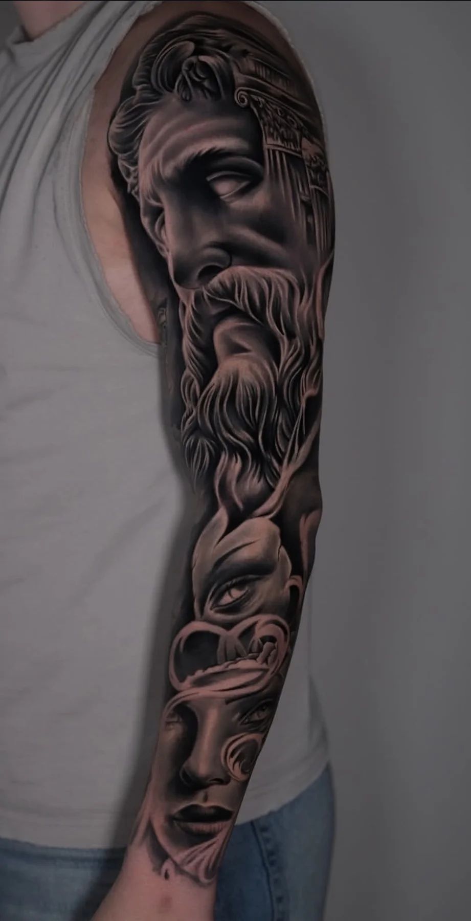 Sculpture-inspired black & grey — Ertuğrul Yılmaz